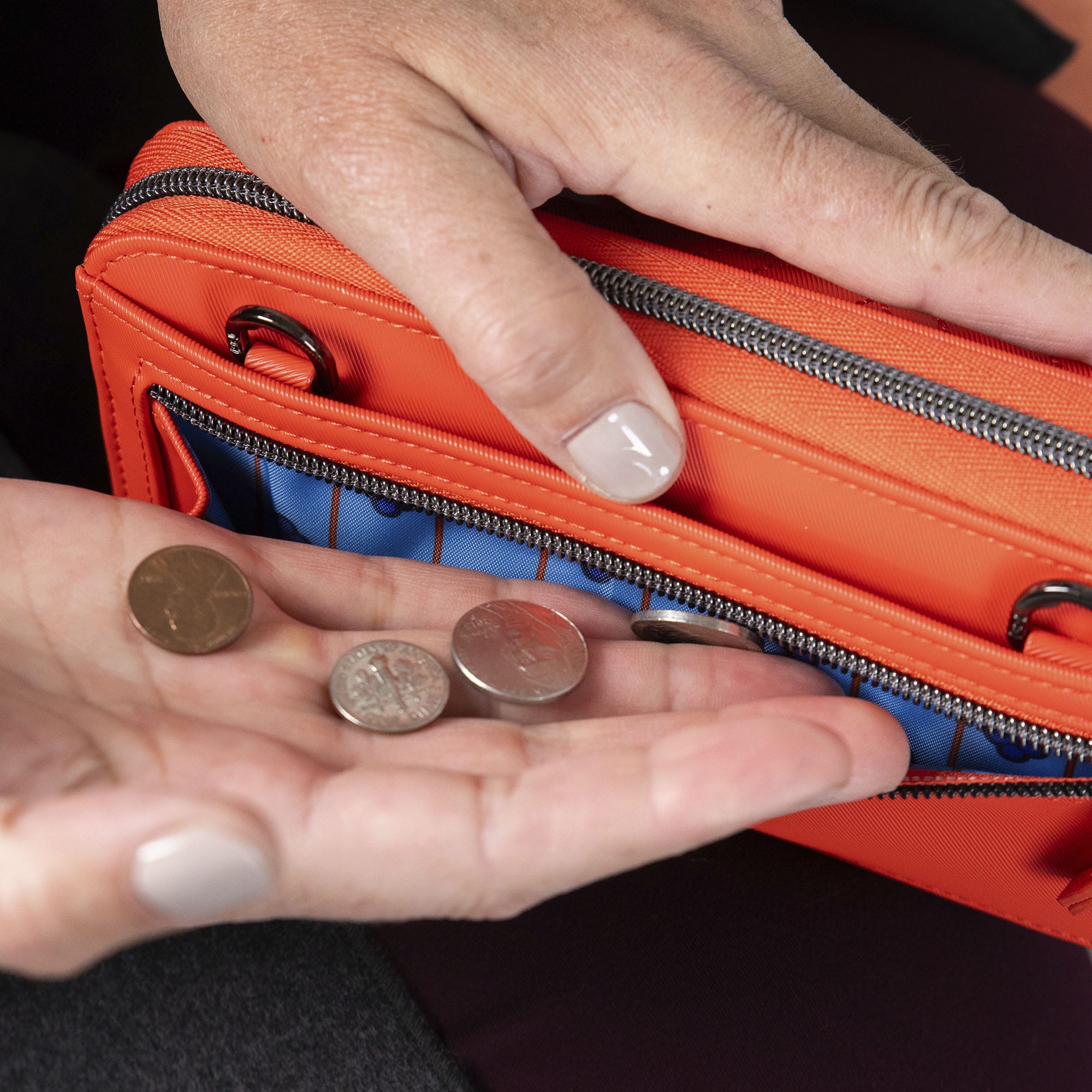 Kickflip SE Satin Luxe VL RFID Wallet - - KickflipSE_SatinLuxe_Lifestyle_04